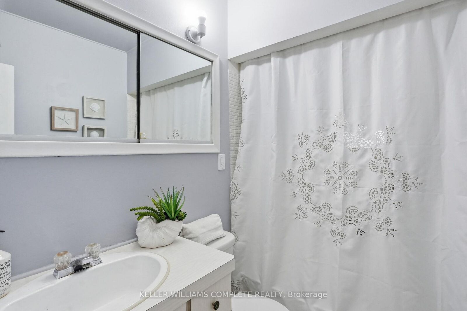 Property Photo:  7 West 1st Street  ON L9C 3B5 