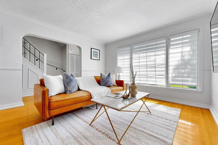 Property Photo: 67 Cathedral Bluffs Drive ON M1M 2T6