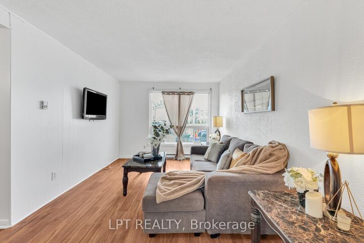 95 Huntingwood Crescent — photo 1