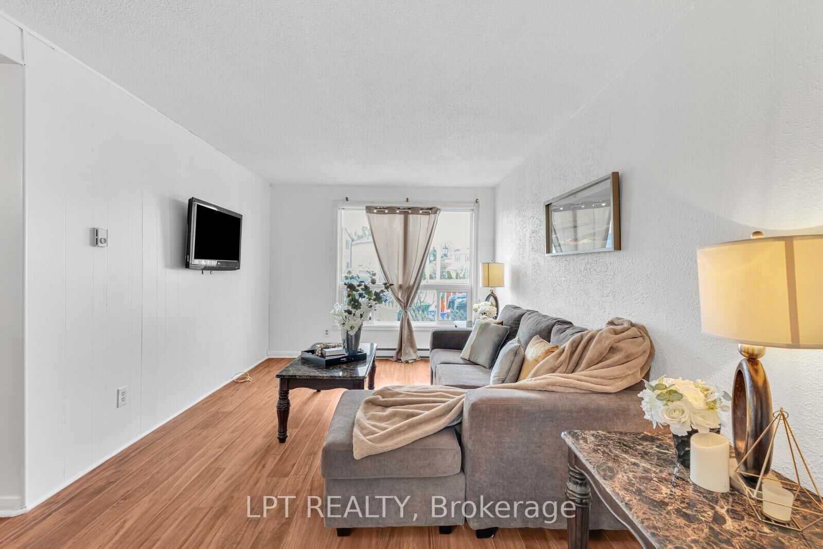 Property Photo: 95 Huntingwood Crescent ON L6S 1S5