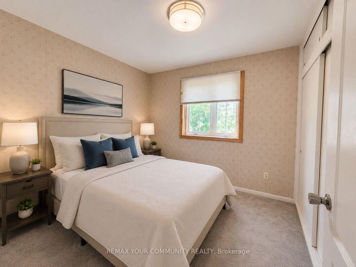 Property Photo: 536 Lynett Crescent ON L4C 2V9