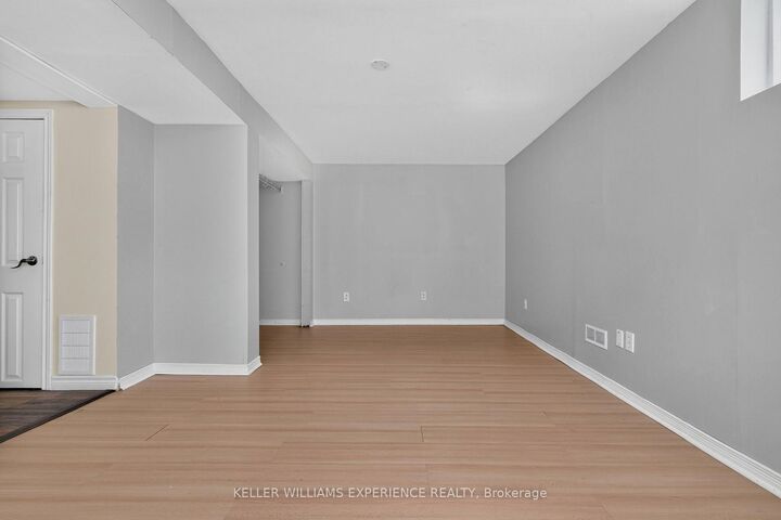 Property Photo:  264 Dunsmore Lane  ON L4M 7A7 
