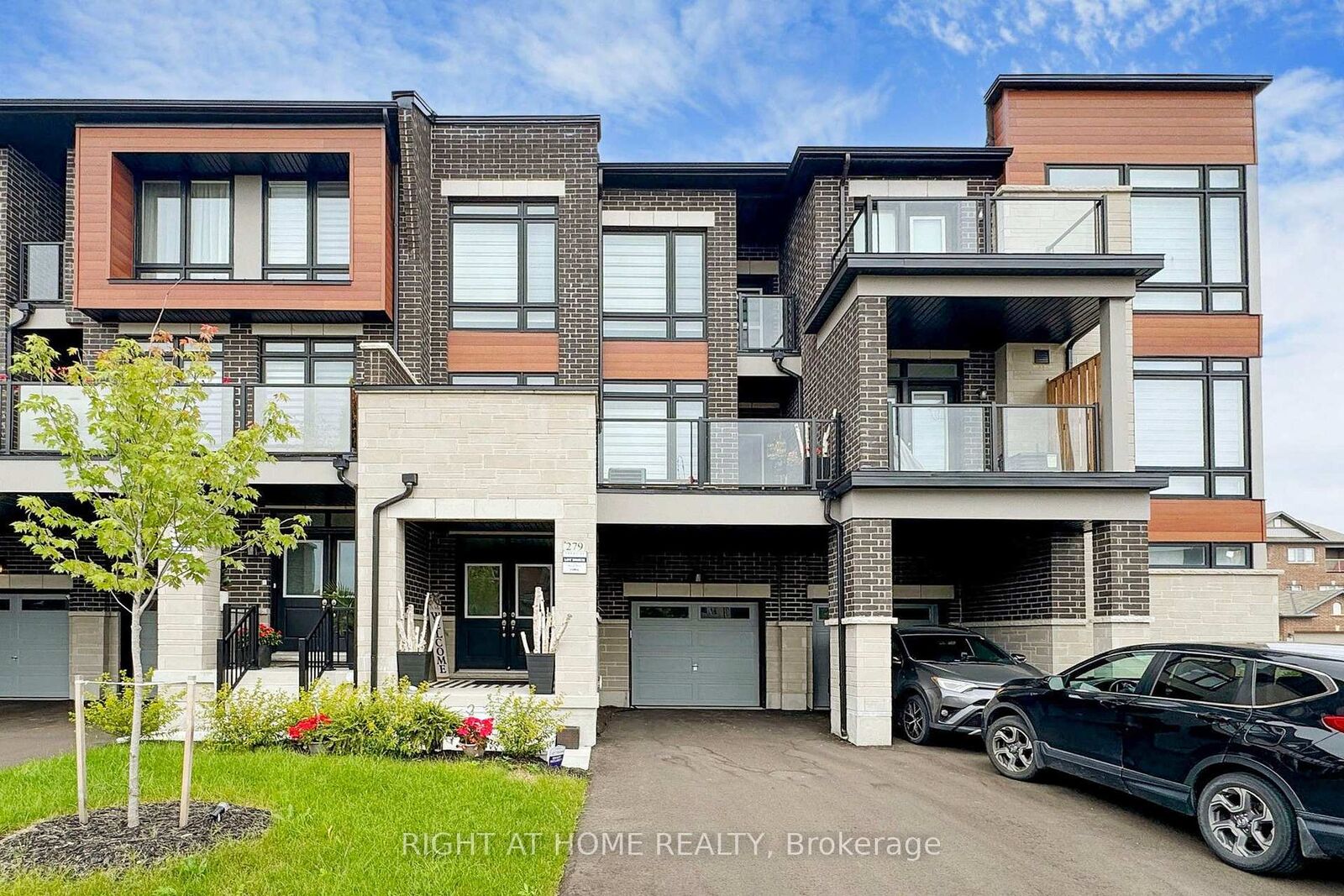 Property Photo: 279 Moody Drive ON L4H 3N5