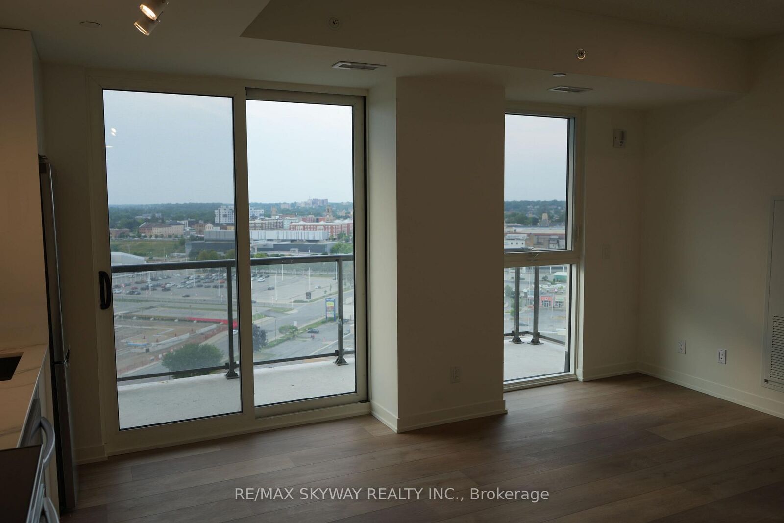 Property Photo:  33 Erie Avenue 1501  ON N3S 0K7 