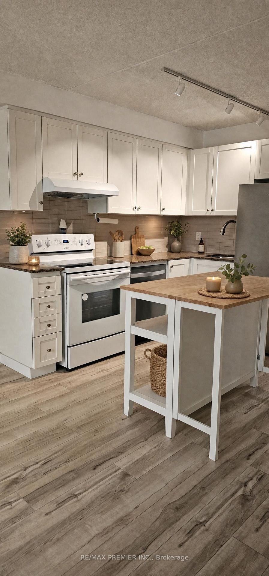 Property Photo: 2737 Keele Street 307 ON M3M 2E9