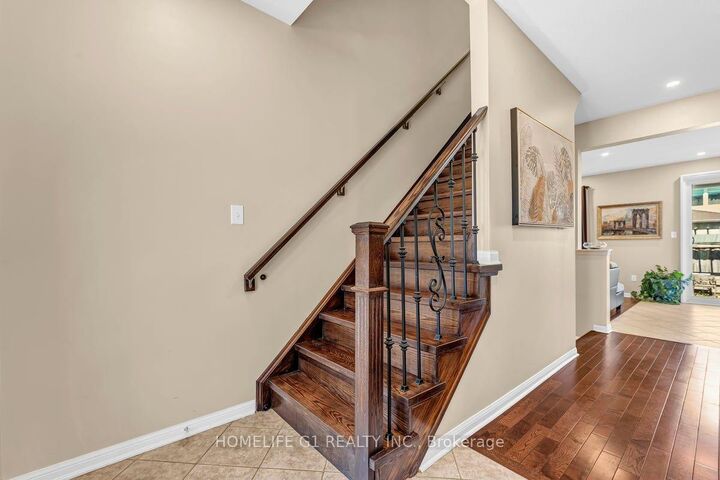 Property Photo: 889 Challinor Terrace ON L9T 7V6