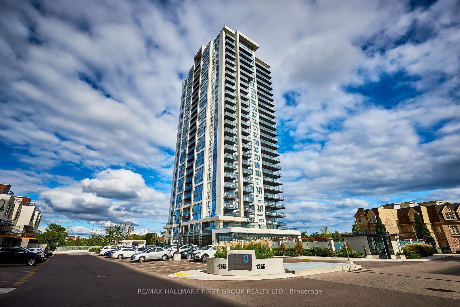 Property Photo:  1255 Bayly Street 1610  ON L1W 0B6 