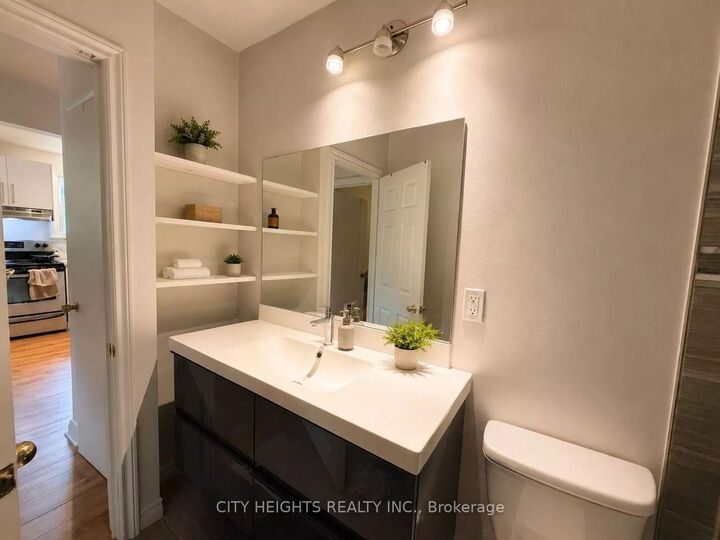 Property Photo:  206 Barry Place  ON N6H 1K1 