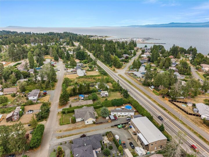 Property Photo: 810 Reid Rd BC V9P 2E6