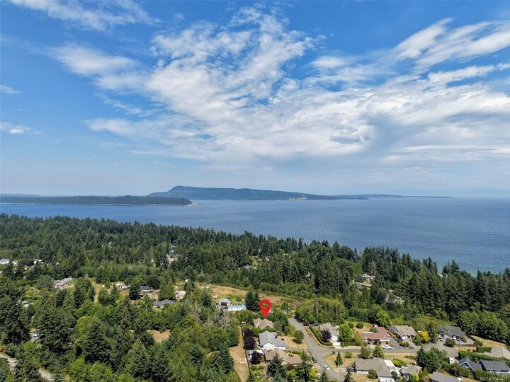Property Photo: 126 Bayridge Pl BC V0R 1G0