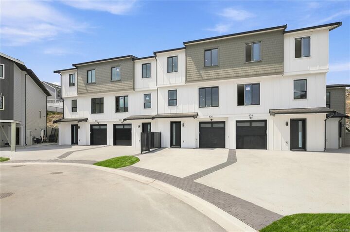 Property Photo: 838 Blackbird Pl BC V9B 6H4