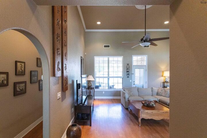 Property Photo:  1718 Rockridge Drive  TX 76310 