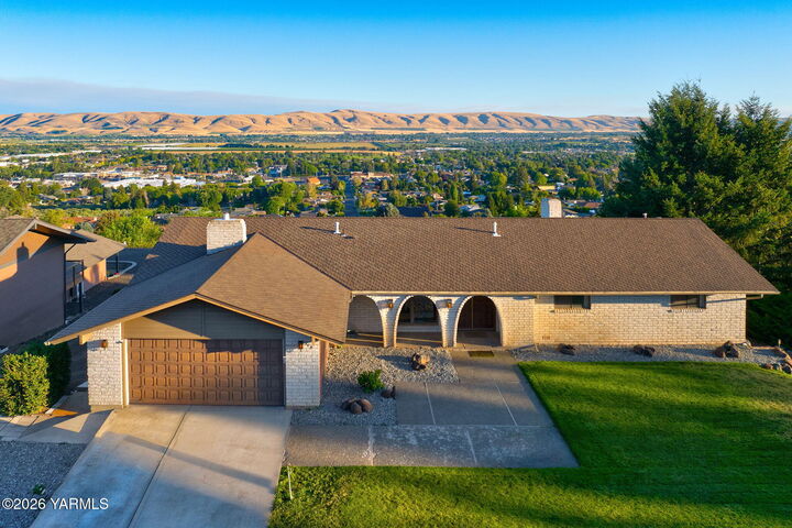 Property Photo: 708 Scenic Bluff Dr WA 98908