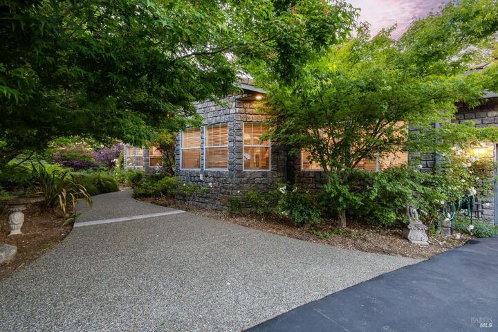Property Photo:  