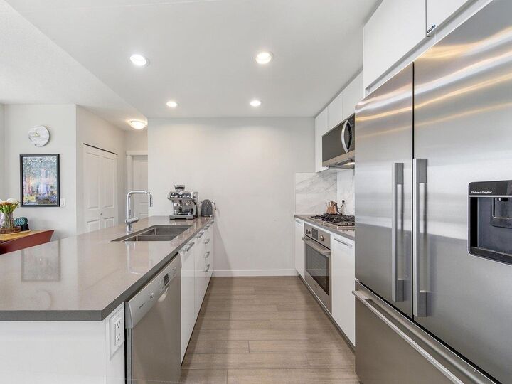 Property Photo: 3281 E Kent Avenue North 711 BC V5S 0C4