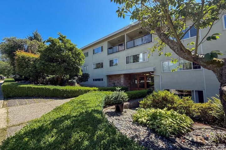 Property Photo:  461 16th West Street 102  BC V7M 1V1 