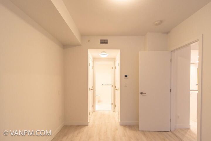 Property Photo:  2085 Skyline Court 405  BC V5C 0M6 