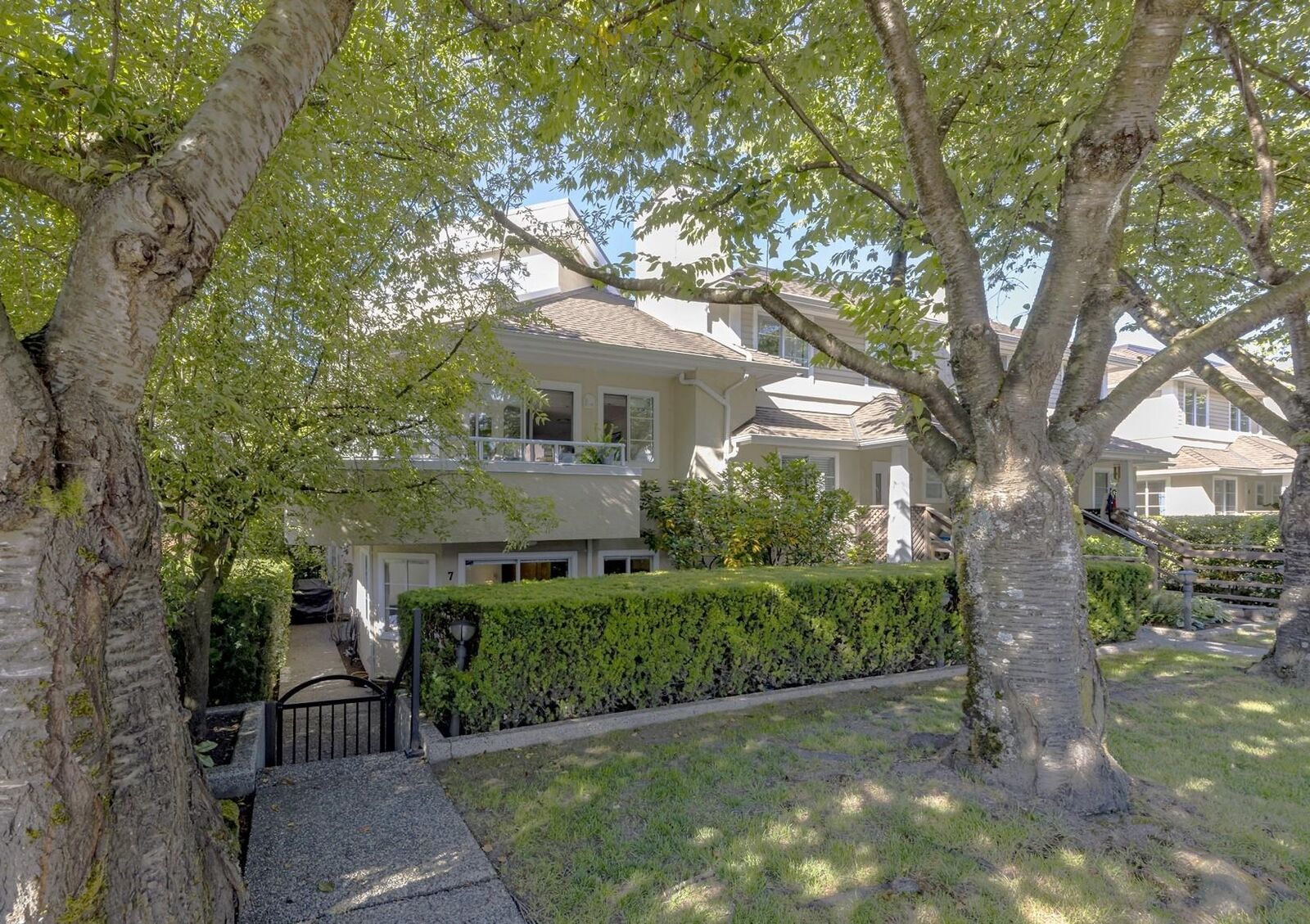 Property Photo: 249 E 4th Street 7 BC V7L 1J1