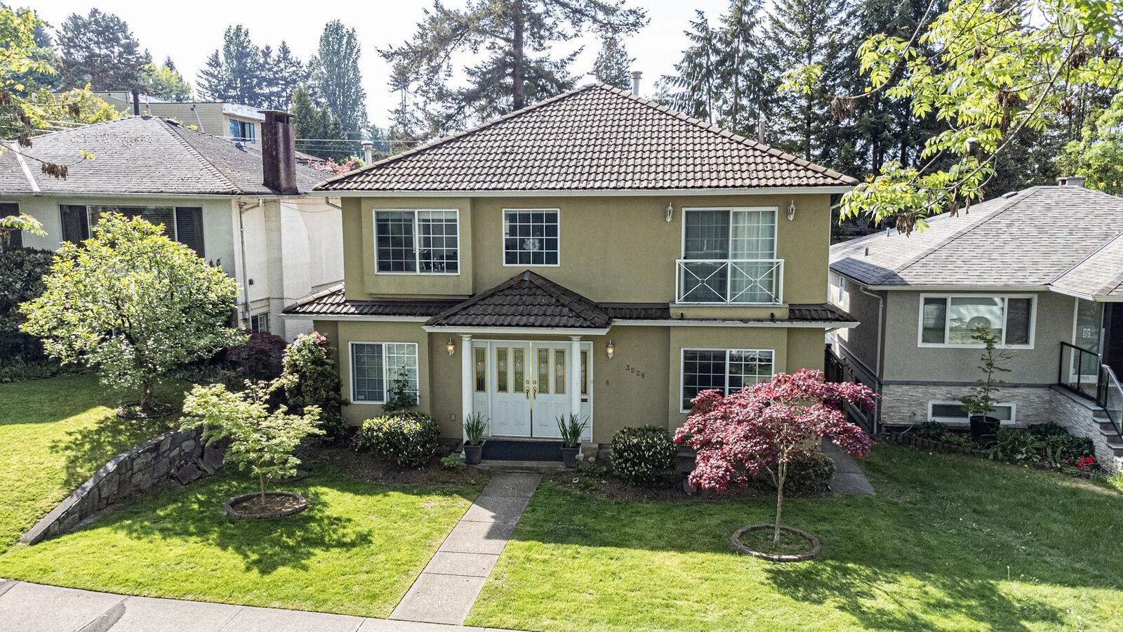 Property Photo: 3529 Gladstone Street BC V5N 4Y8