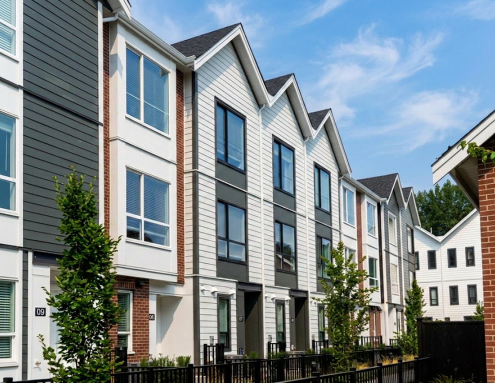 Property Photo: 2886 Montrose Avenue 3 BC V2S 0N7