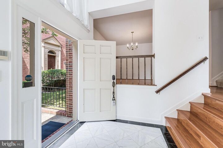 Property Photo: 1443 Hampton Hill Circle VA 22101