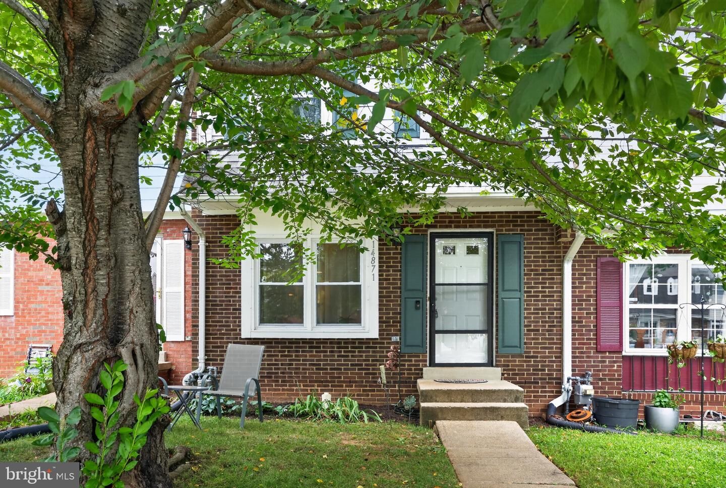 Property Photo: 14871 Emberdale Drive VA 22193