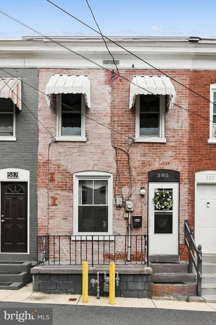 Property Photo:  585 Zook Avenue  PA 17602 
