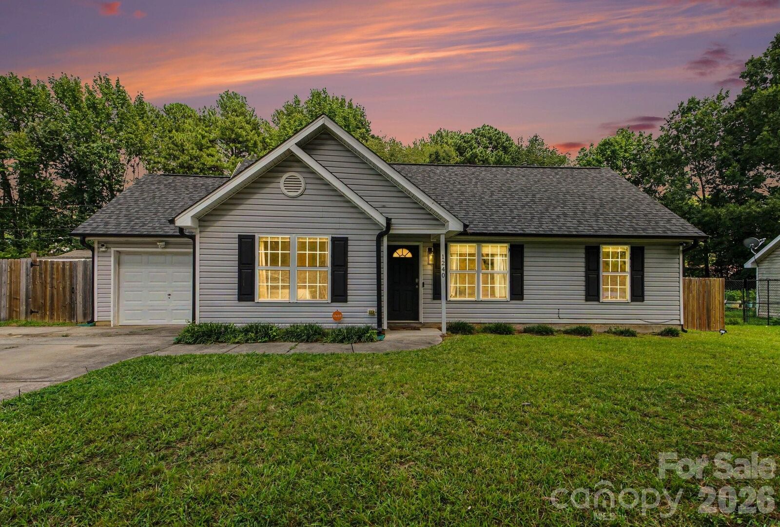 Property Photo: 1240 Log Cabin Road NC 28213