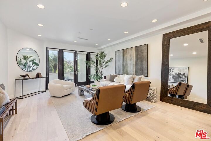 Property Photo:  11715 Chenault St, Unit 102  CA 90049 
