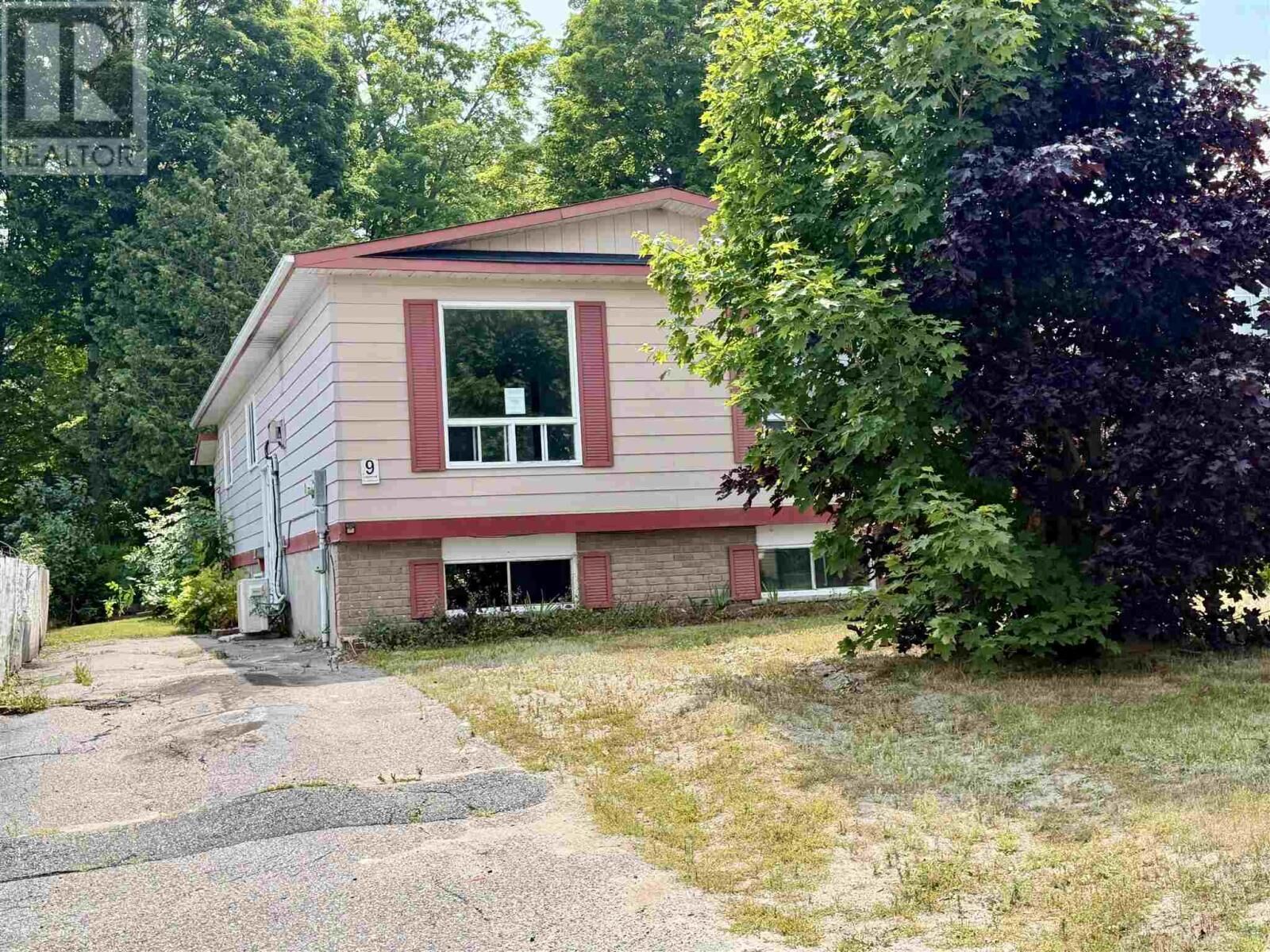Property Photo: 9 Lisbon Rd ON P5A 3N9