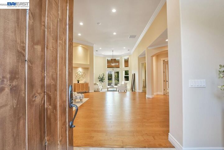 Property Photo: 5661 Oakmont Ct CA 94505