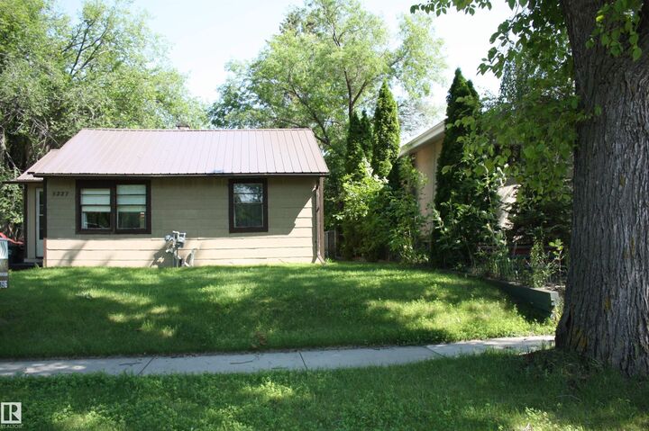 Property Photo:  5227 51 Street  AB T0A 2W0 