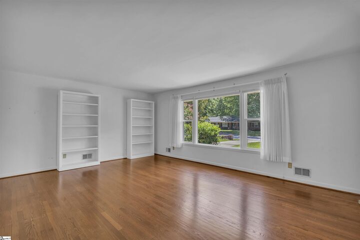 Property Photo: 402 Springwood Drive SC 29302