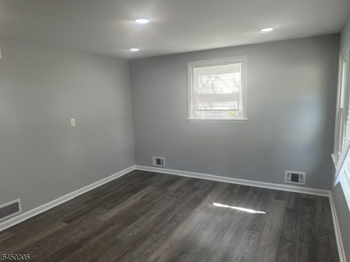 Property Photo:  1 Hillairy Ct  NJ 07960 