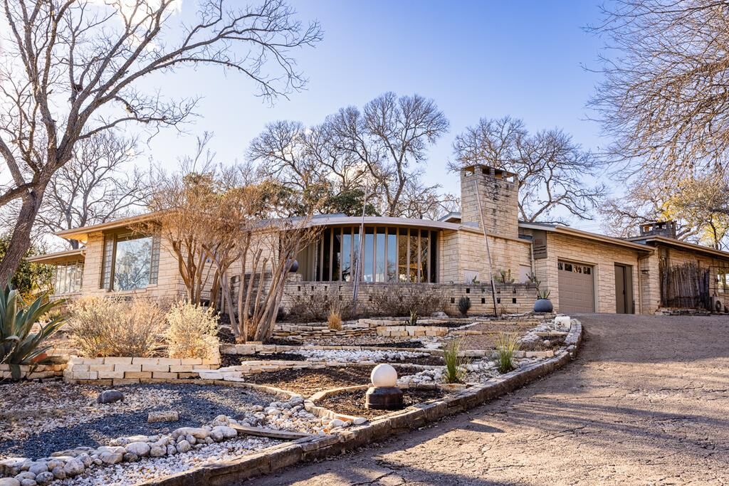 Property Photo:  228 N Galbraith Ave  TX 78028 