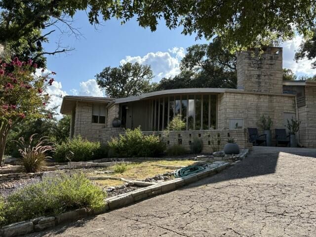 Property Photo:  228 N Galbraith Ave  TX 78028 