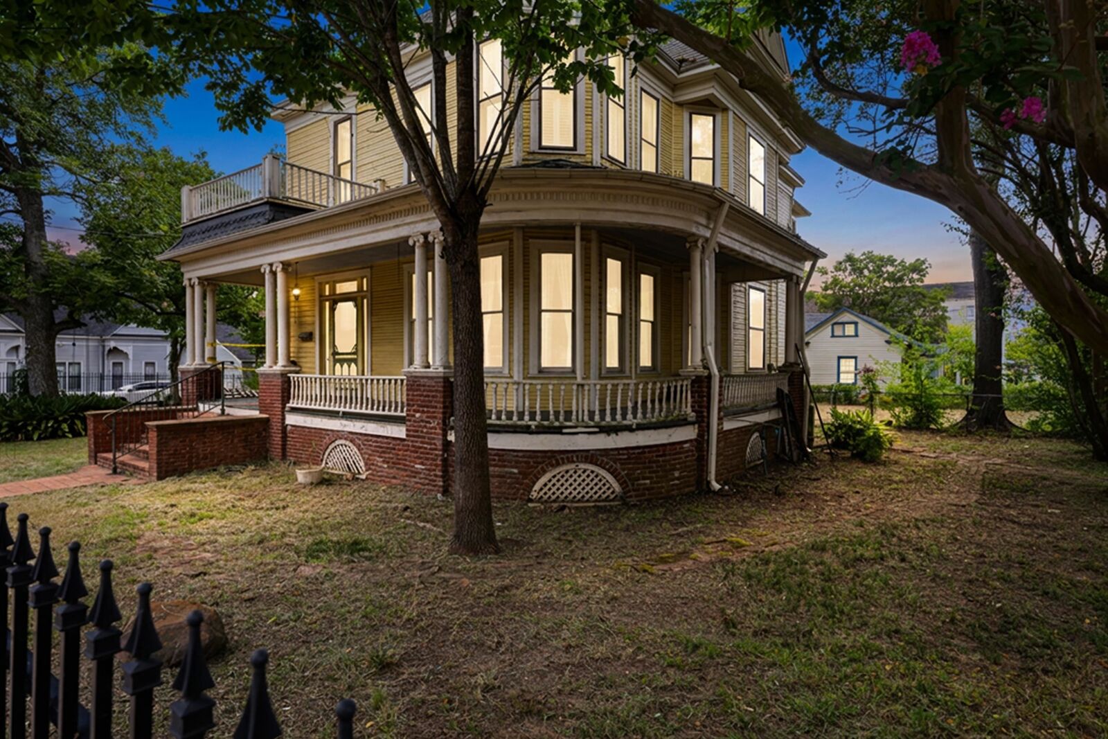Property Photo: 303 S Lafayette TX 75670