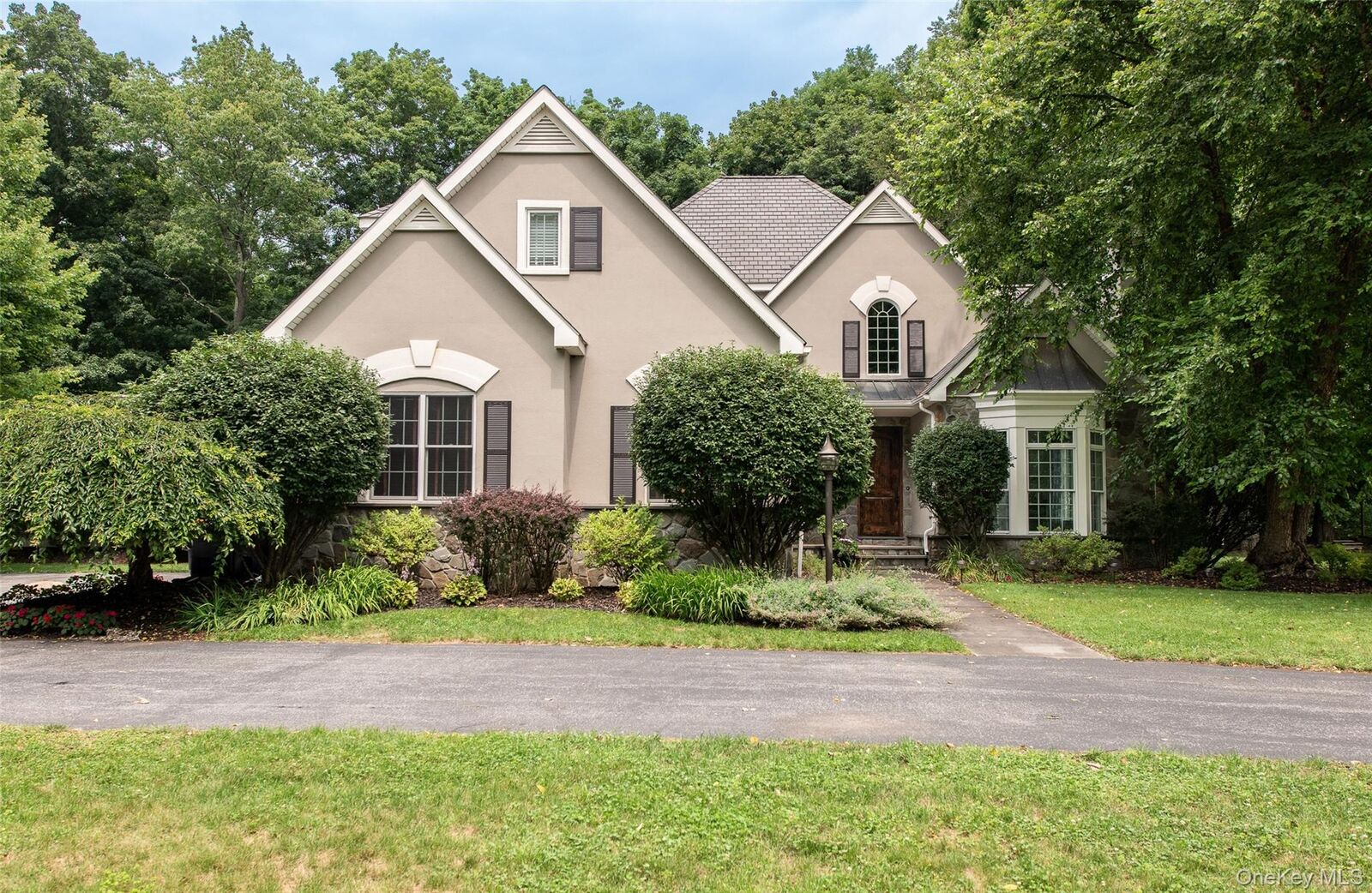 Property Photo:  6 Stanford Court  NY 12572 