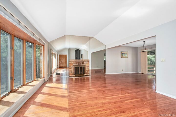 Property Photo:  185 Pinewood Road  NY 10530 