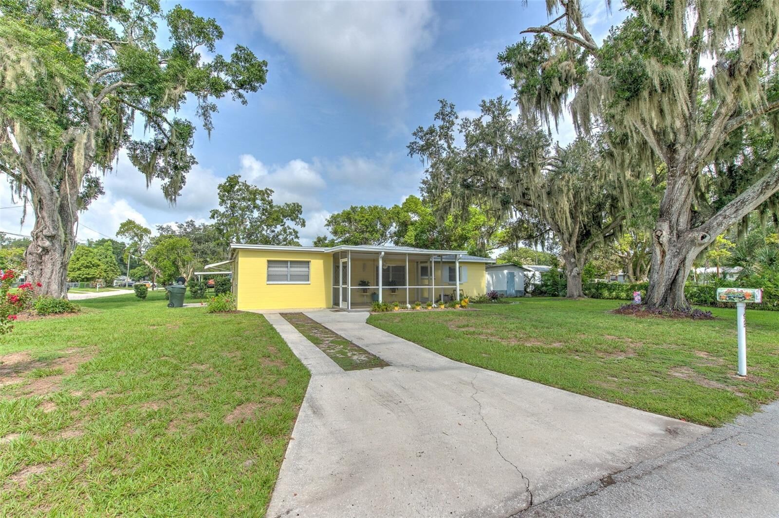 Property Photo:  1675 N Tate Avenue  FL 33830 