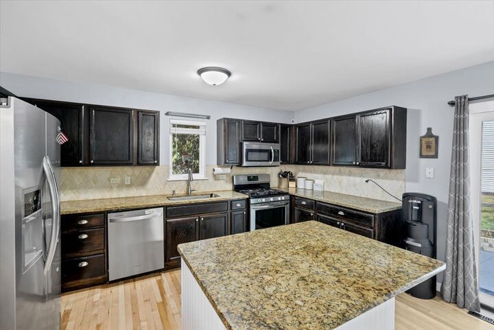 Property Photo: 700 Woodbine Lane IL 60152
