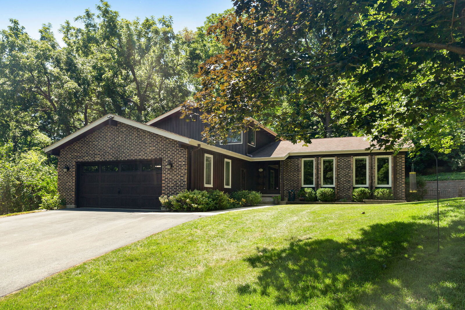 Property Photo:  1124 Crane Drive  IL 60118 