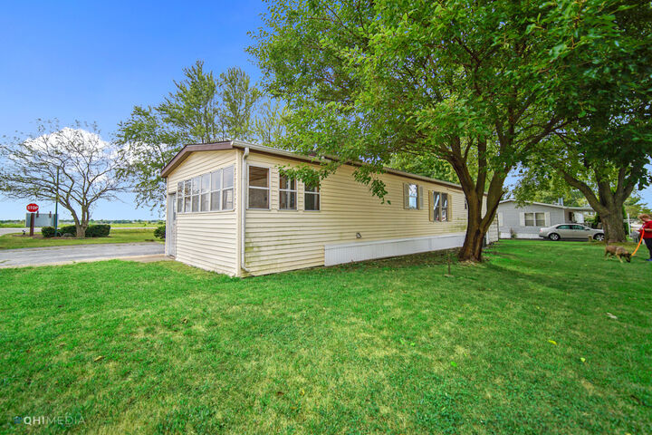 Property Photo: 2 Berry Lane E IL 60914