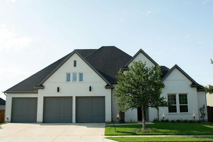 Property Photo: 8148 Castlebridge TX 75056