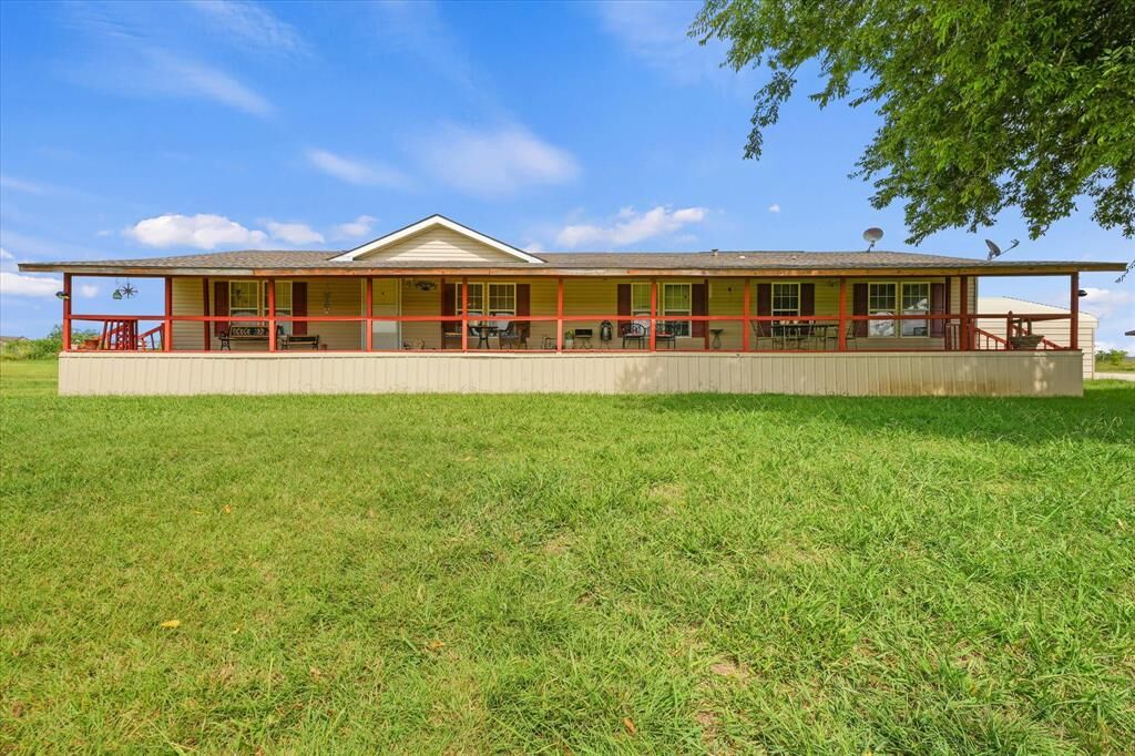 Property Photo:  1109 County Road 607  TX 76009 