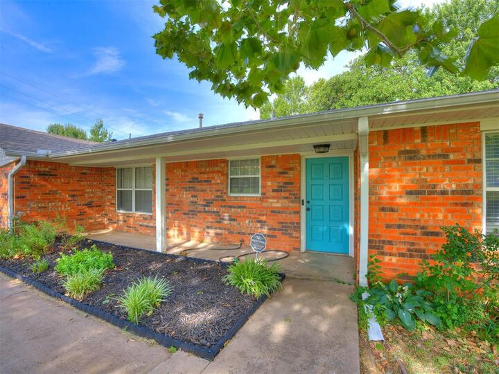 Property Photo: 1135 Mockingbird Circle OK 73020