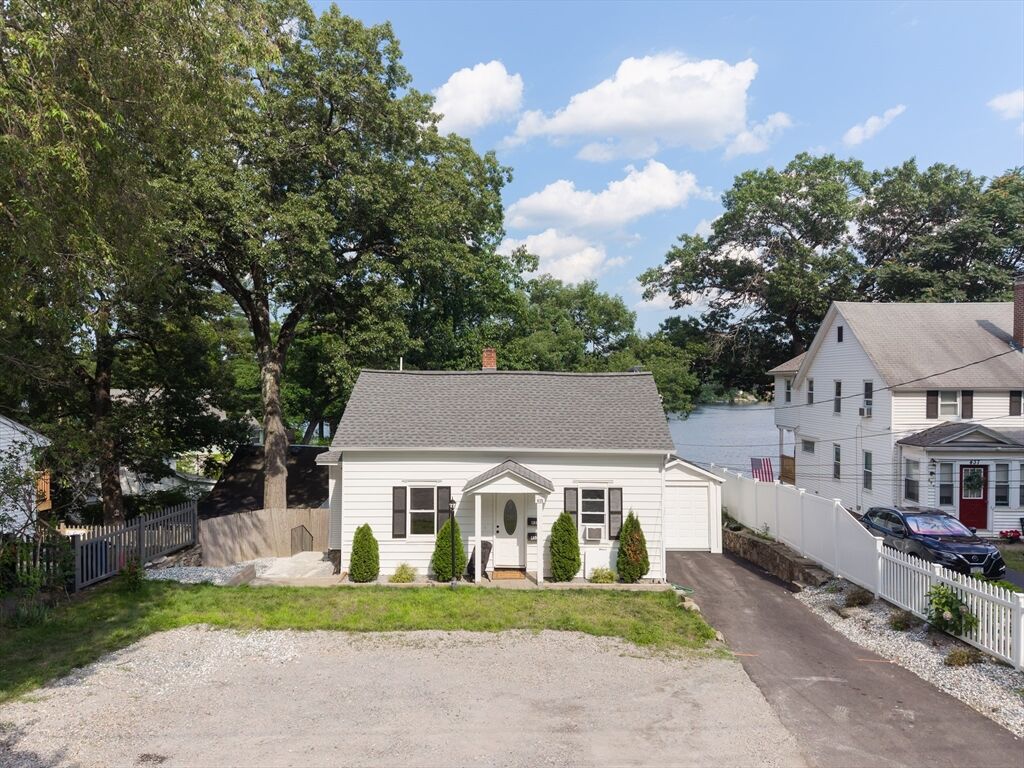 Property Photo:  435 Lake Ave  MA 01604 