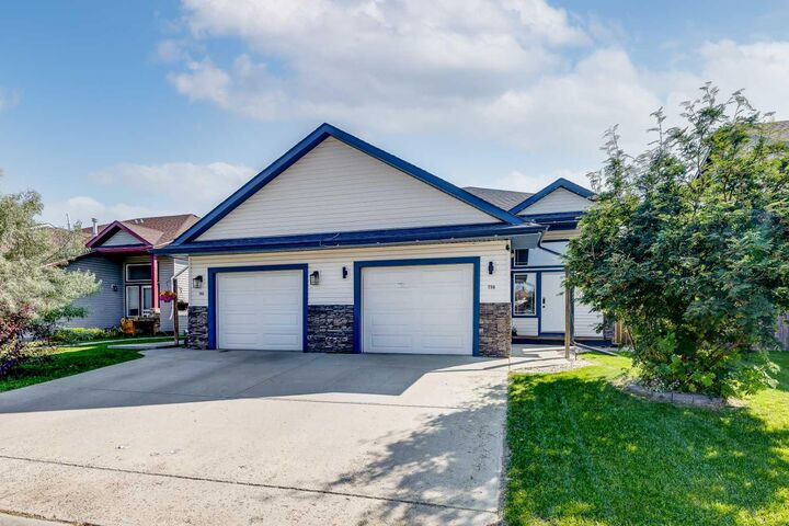 Property Photo: 738 Carriage Lane Drive AB T0M 0N0