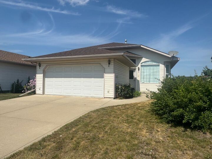 114 Sunridge Avenue — photo 1