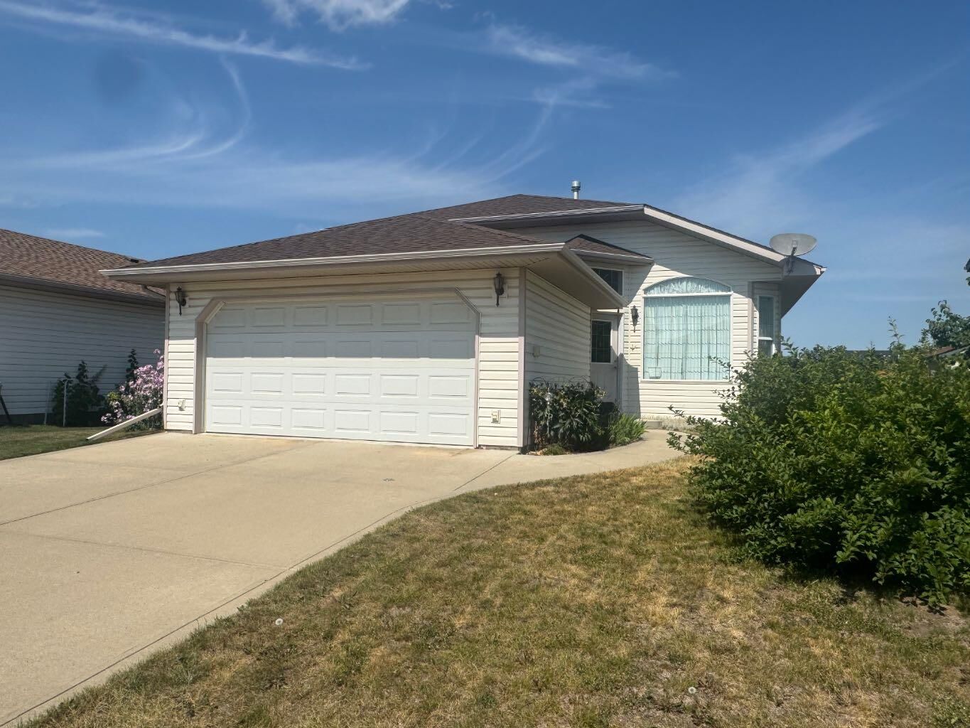 Property Photo:  114 Sunridge Avenue  AB T0M 0J0 